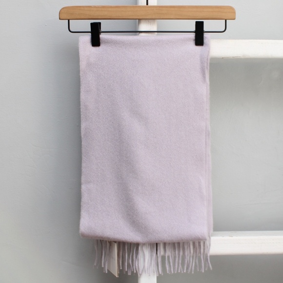 Belle France Lilac Pastel Purple 100% Cashmere Fringe Rectangle Neck Scarf NWT​ - Picture 4 of 4